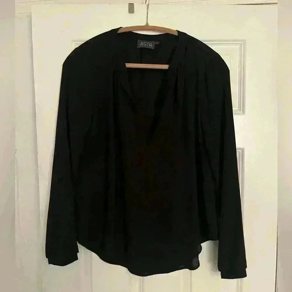 ASTR Blouse - Picture 2 of 5